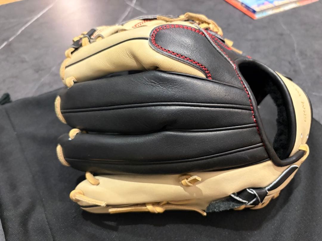 ATOMS 軟式内野手用グローブ 黒/ベージュ