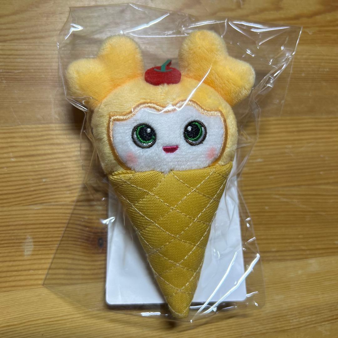TWICE ジヒョ　BABY LOVELYS アイスぬいぐるみバッチ　ジブリー