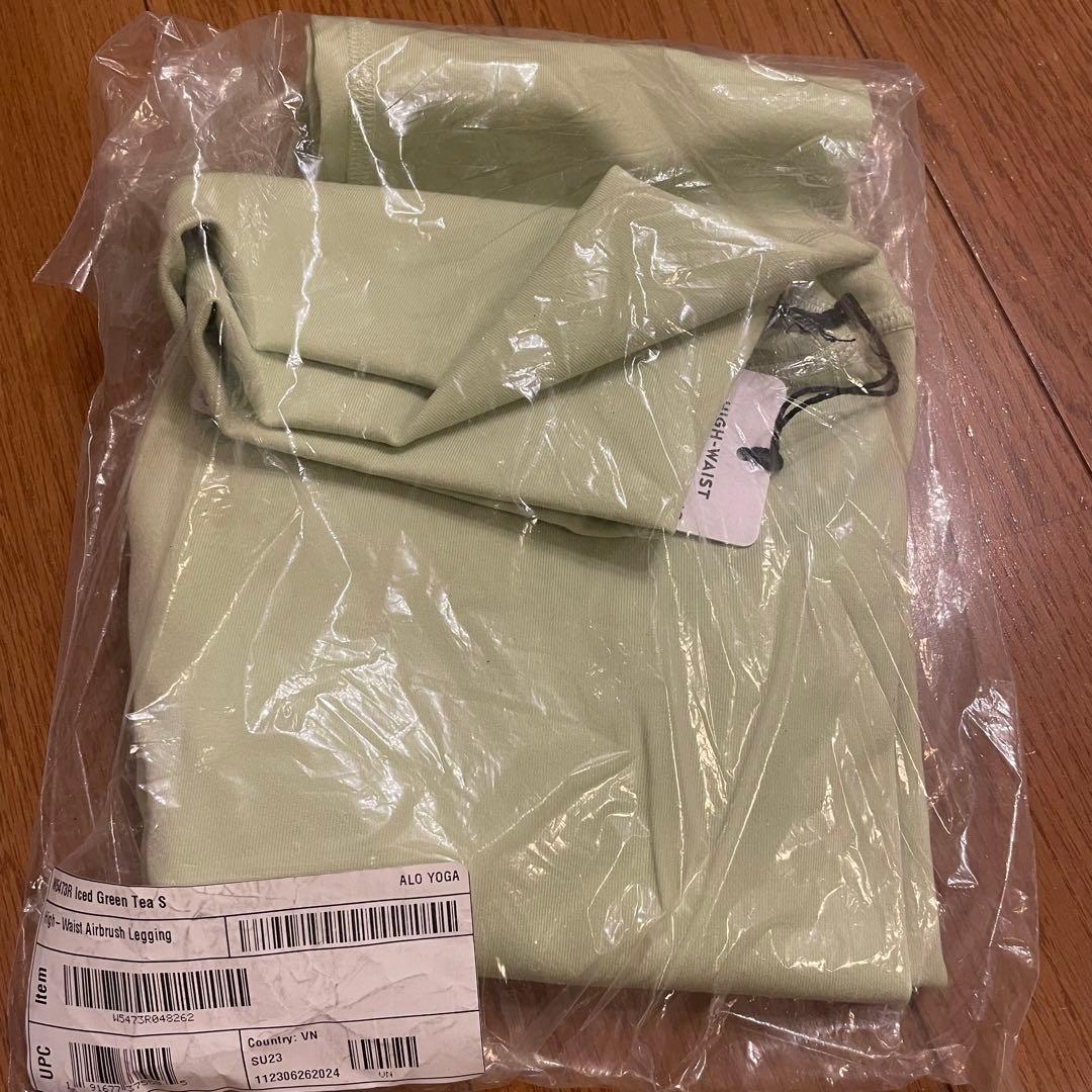 新品未使用！アローヨガ　alo yoga レギンス