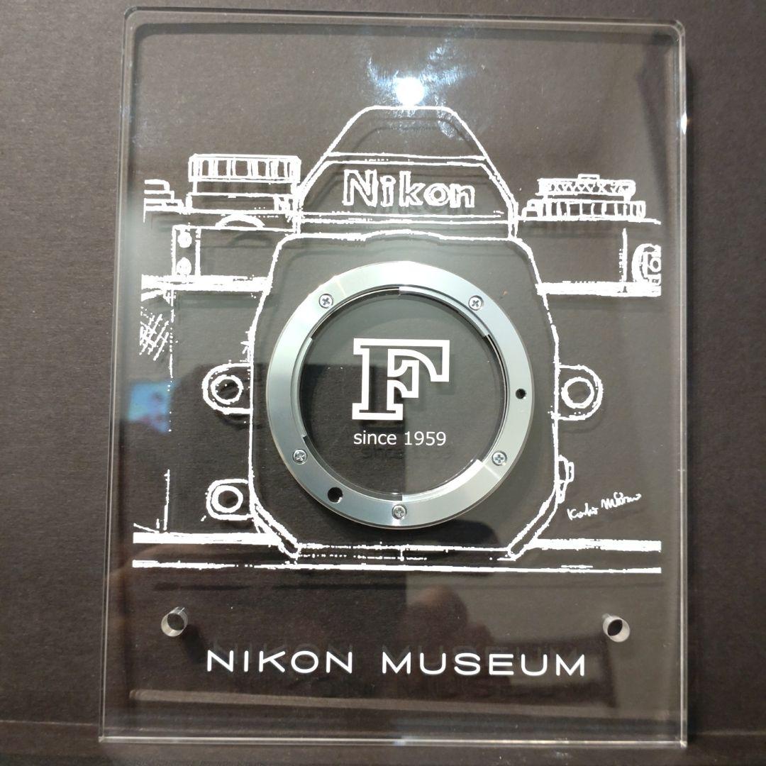 品川のニコンミユジアム限定　Nikon F マウントアクリル展示用スタンド