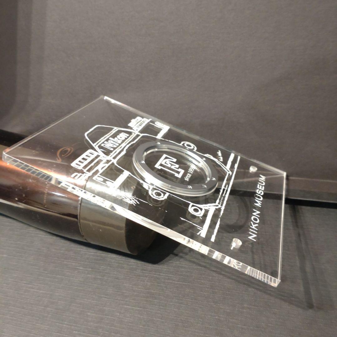 品川のニコンミユジアム限定　Nikon F マウントアクリル展示用スタンド