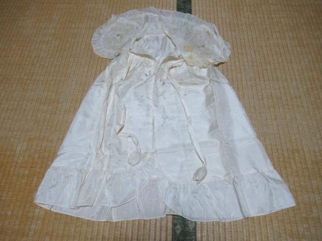 未使用（シミあり）昭和初期 大丸 赤ちゃんデザイン◆刺繍シルク製ベビードレス2点