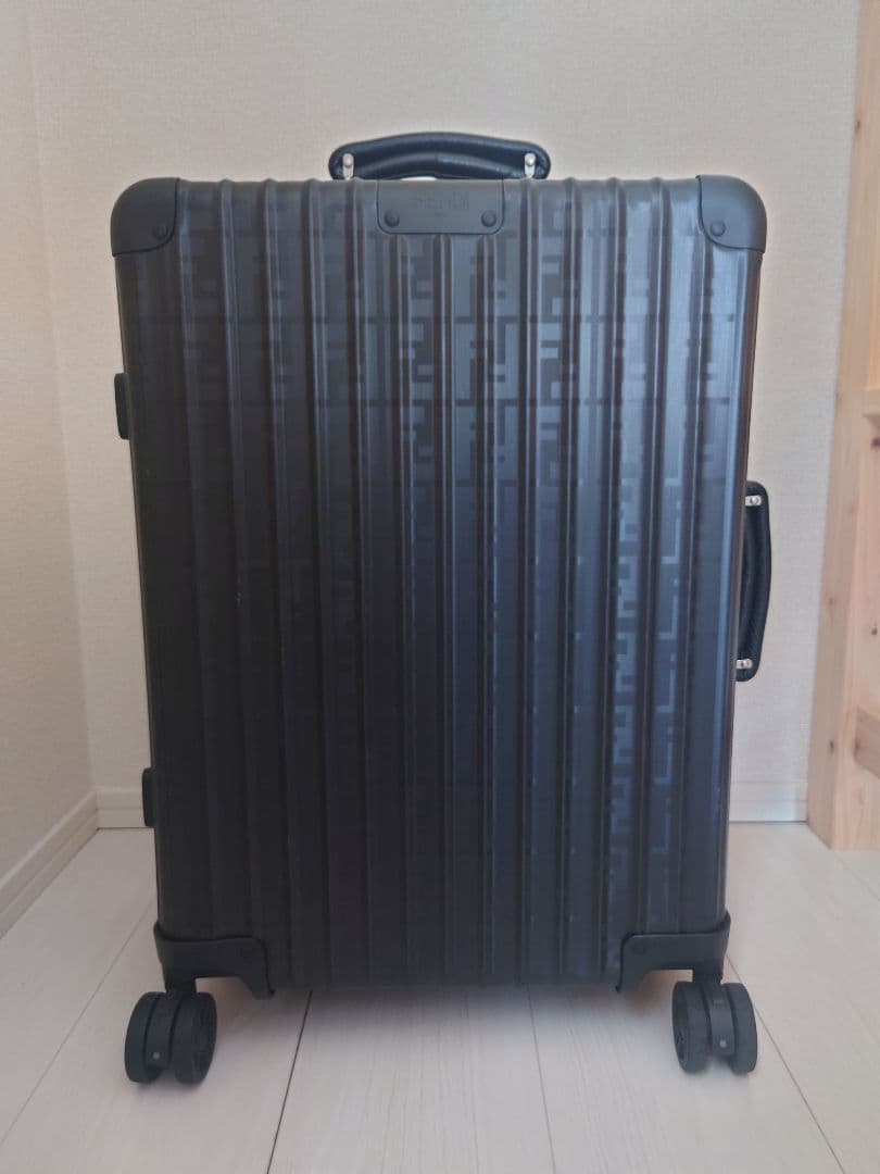 RIMOWA x FENDI ブラックキャリーケース