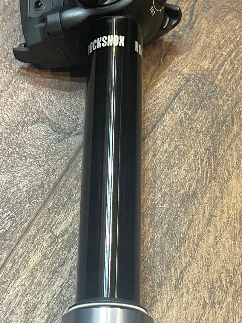 ROCKSHOX Reverb AXS 電動ドロッパーシートポスト30.9mm