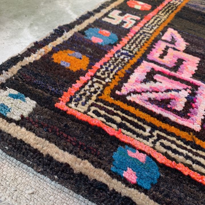 卍　antique 絨毯　① 卍