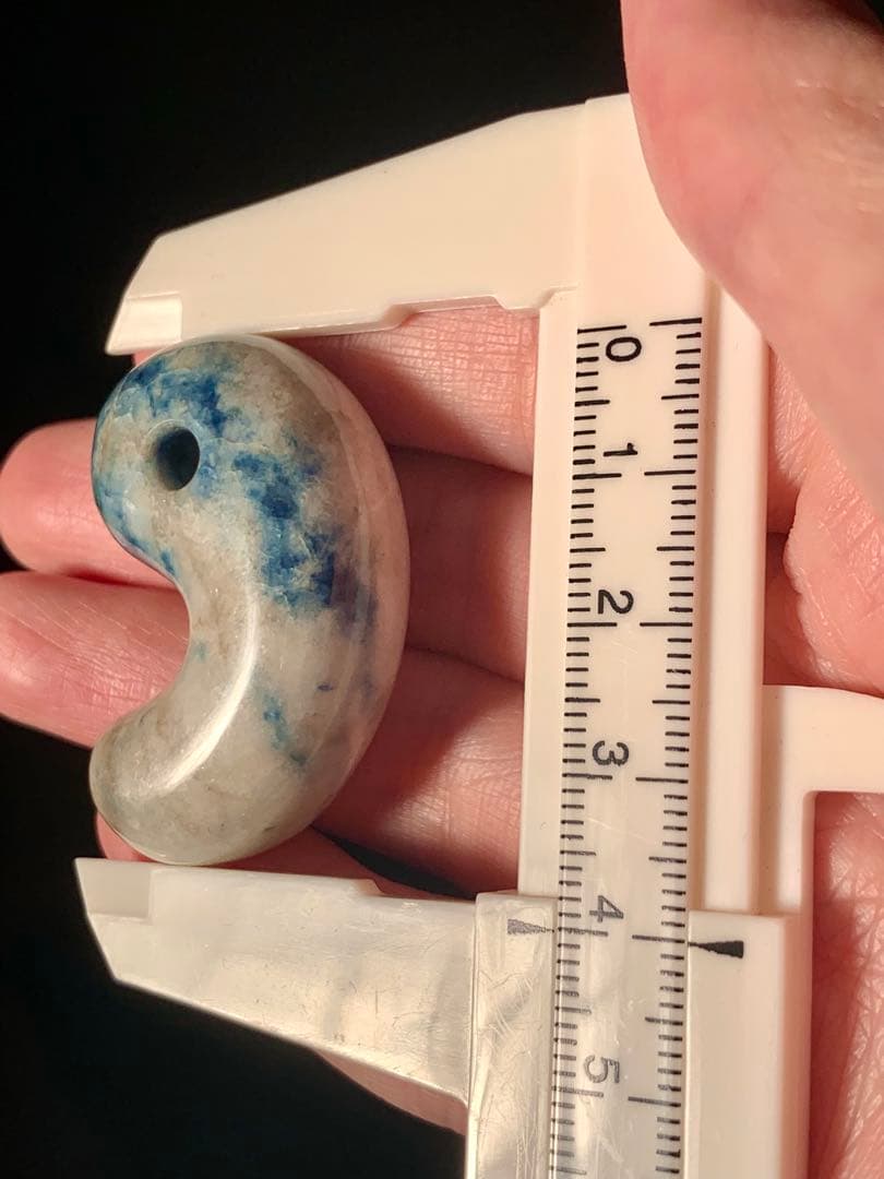 最上級　茄子紺　入りコン沢青翡翠　勾玉　糸魚川翡翠　コン沢勾玉　ひすい　ヒスイ