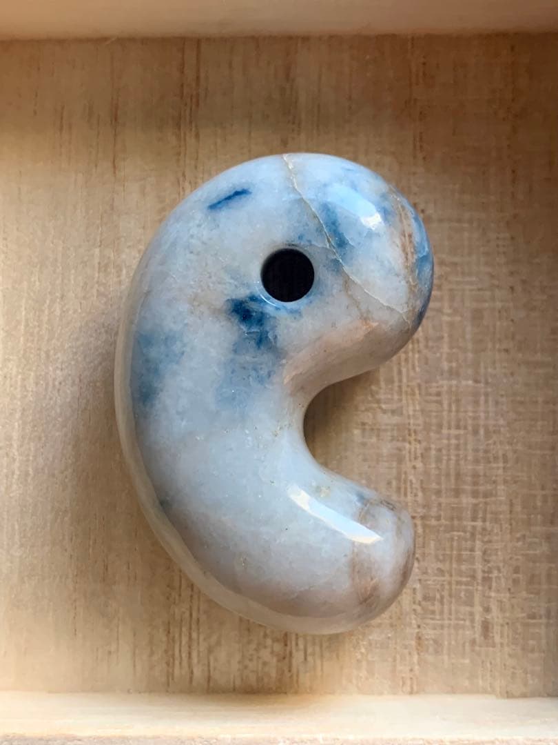 最上級　茄子紺　入りコン沢青翡翠　勾玉　糸魚川翡翠　コン沢勾玉　ひすい　ヒスイ