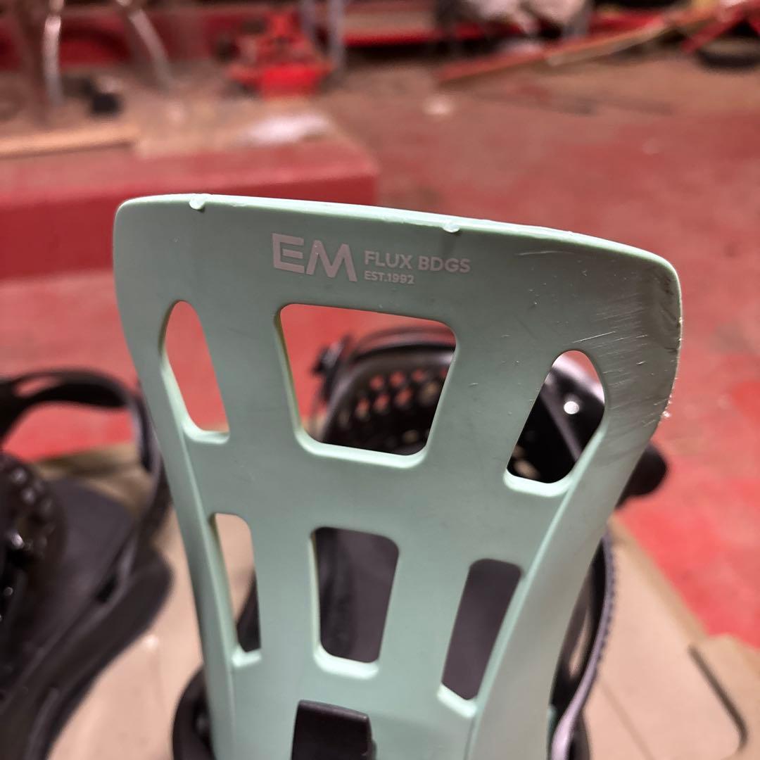 FLUX EM 2023 スノーボードビンディング ブラック/ミント