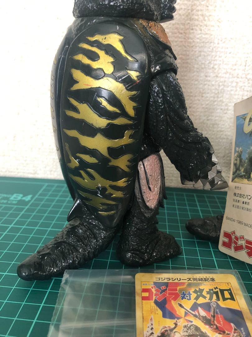 バンダイ メガロタグ付き★歴代怪獣ボックス版　1989年バンダイJAPAN 貴重