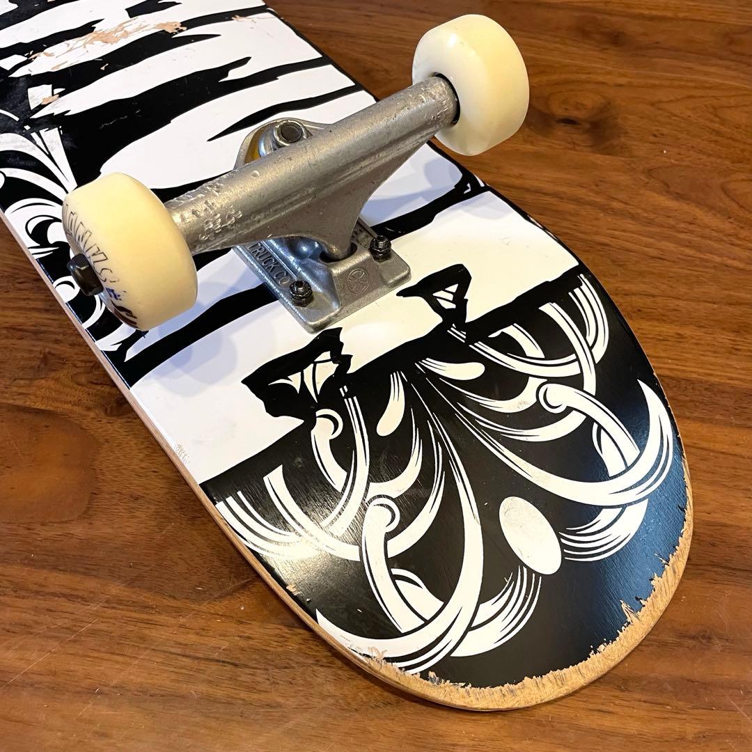 クリーチャー　スケボー　スケートボード　コンプリート　インディペンデント