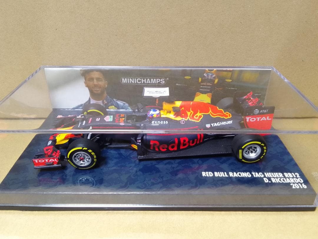 ミニチャンプス PMA 1/43 レッドブルRB12 リカルド 2016年