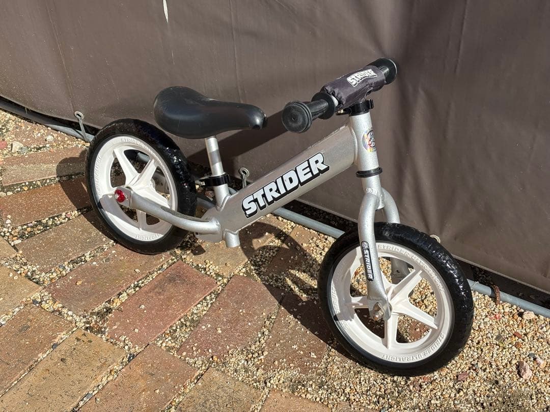 STRIDER PRO バランスバイク 12インチ シルバー EVAゴム加工