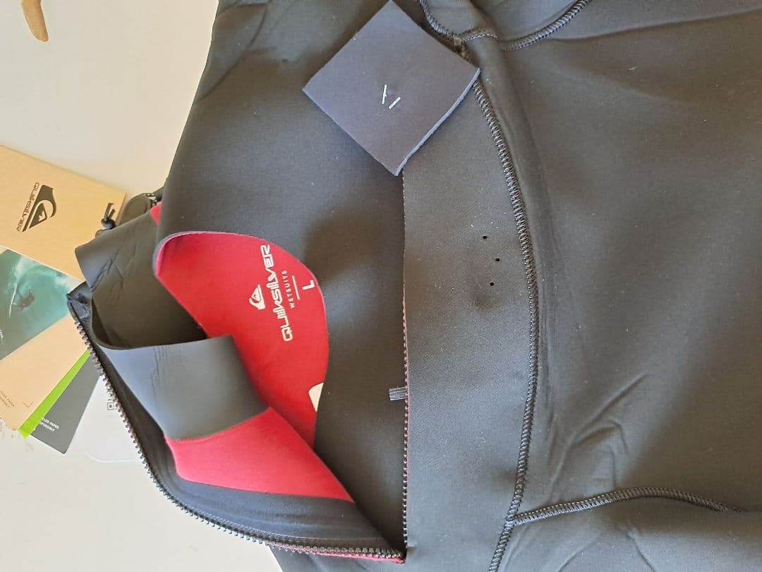 新品 Quiksilver 2/2mm ziplessウェットスーツ スプリング