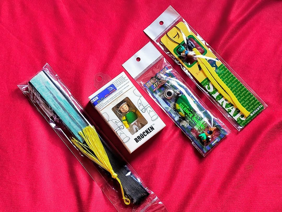 ◆　競馬　JRA　◆　サイレンススズカ　◆　フィギュア　ストラップ　扇子　◆