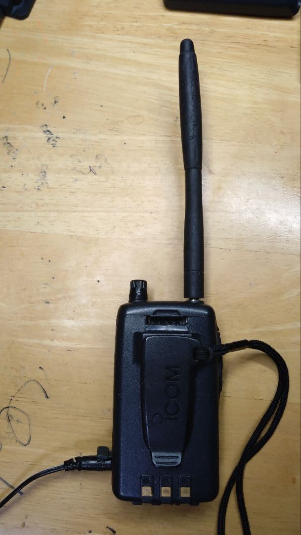 【アマチュア無線】ICOM トランシーバー ic-t8 充電器付き