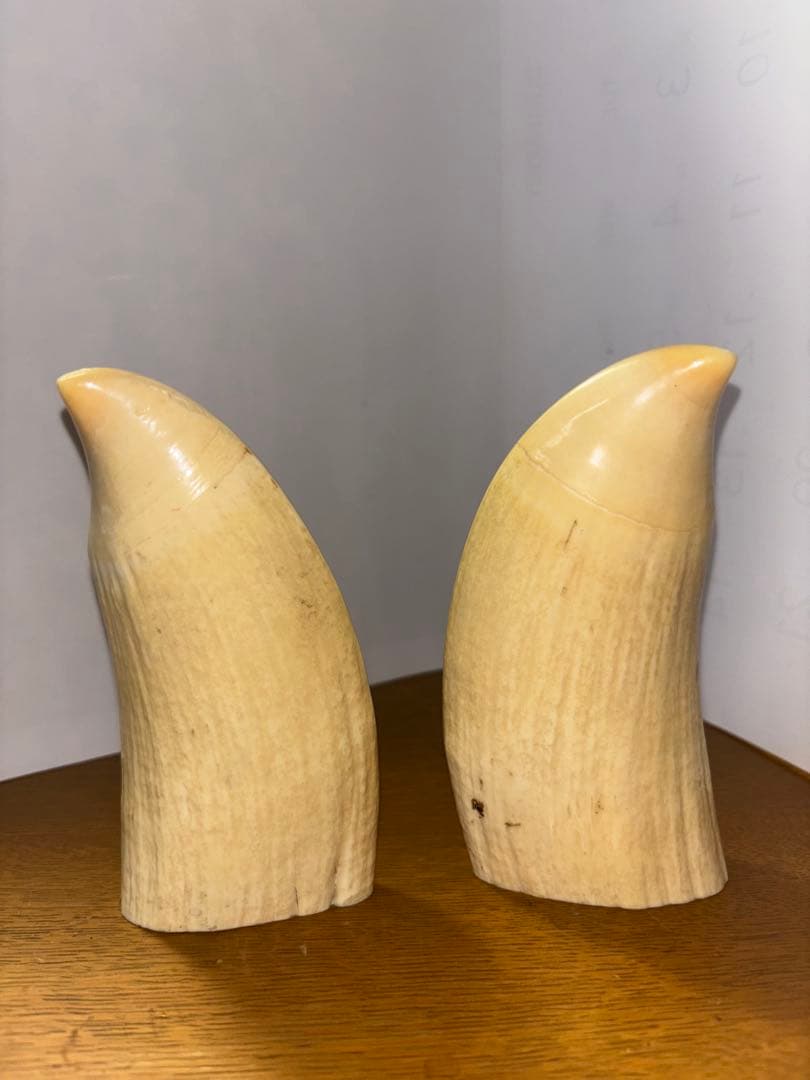 マッコウ鯨の歯 彫刻 玉峰 •七福神のうち(恵比寿、大黒天)の二体