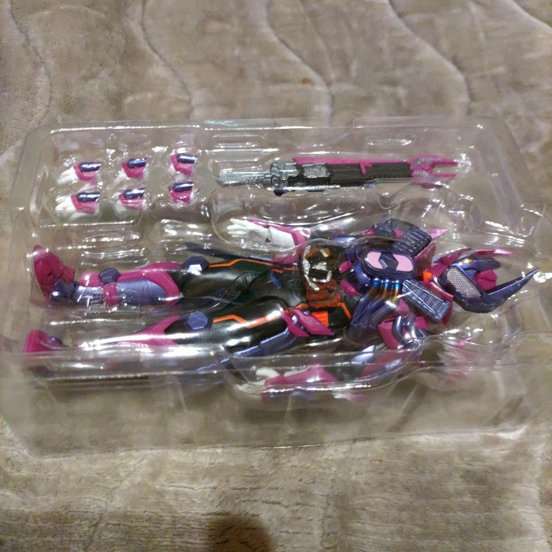 【美品】S.H.Figuarts 仮面ライダー ヴァルバラド 東映 バンダイ