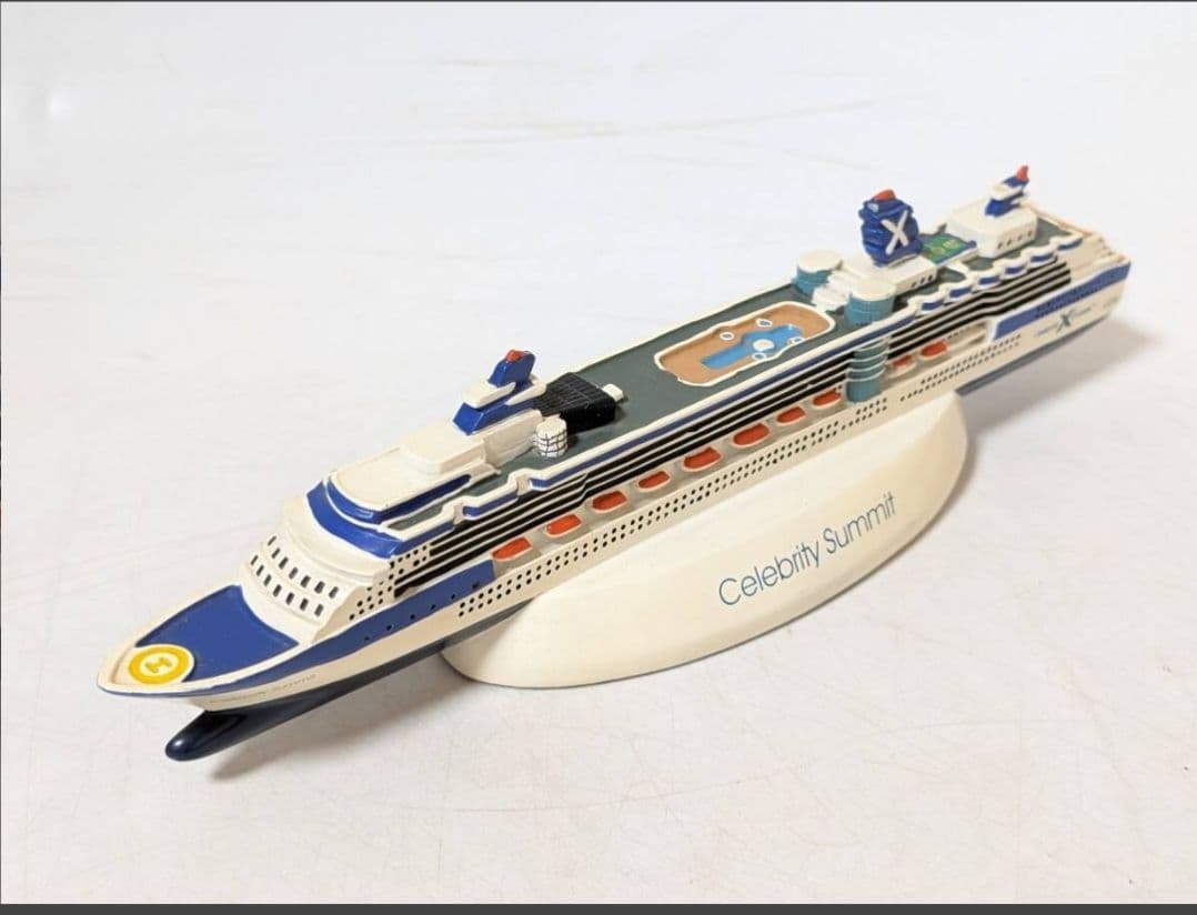 豪華客船　模型　置物　セレブリティサミット　クルーズ船