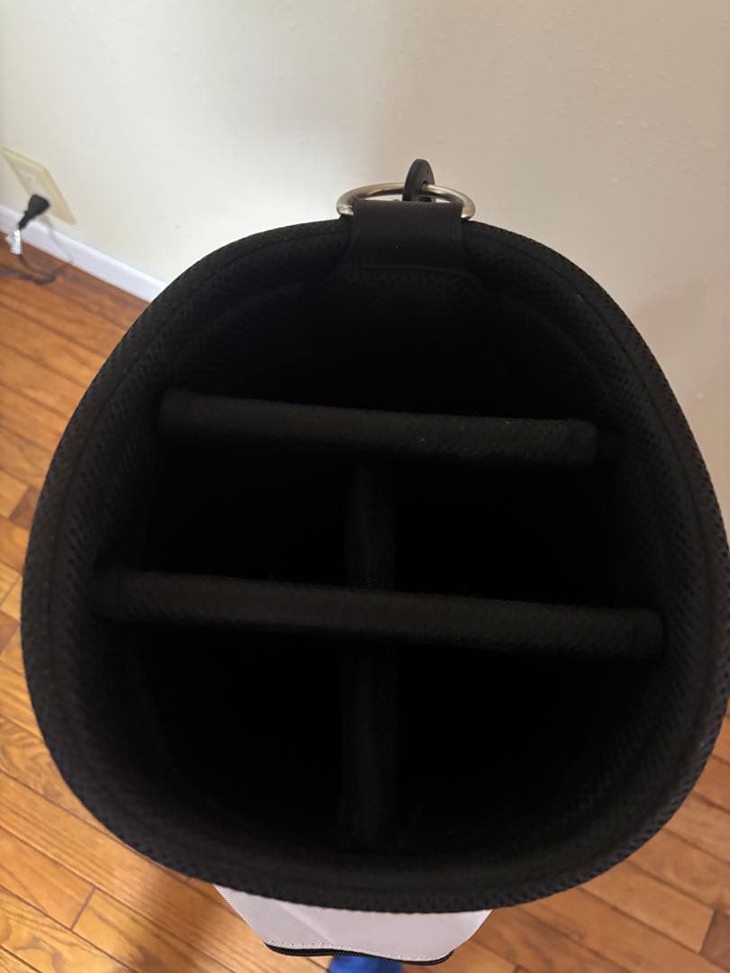 美品　テーラーメイド　キャディバッグ　白　黒