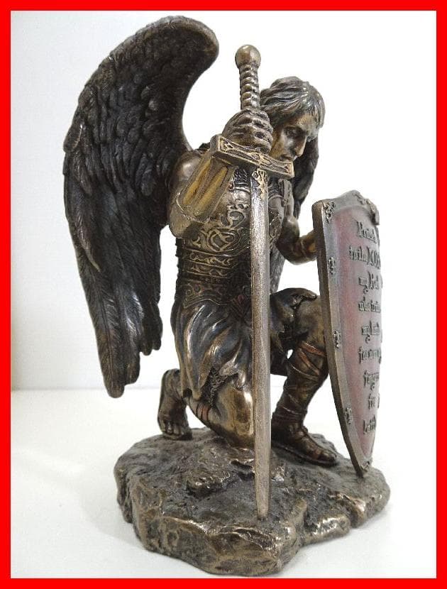 主を賛美する盾を持ち、跪く大天使ミカエル　レジン製モデル　中古　Mイ-365