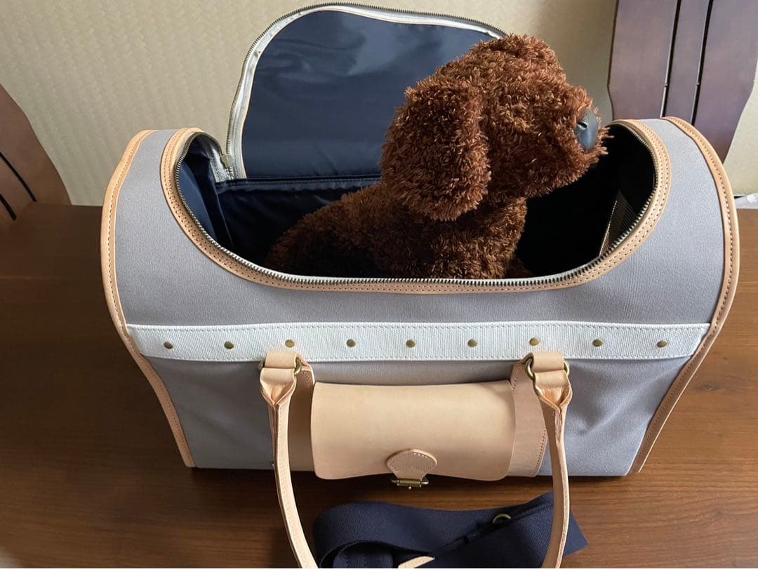 ペット用キャリーバッグ グレー　Seee 革