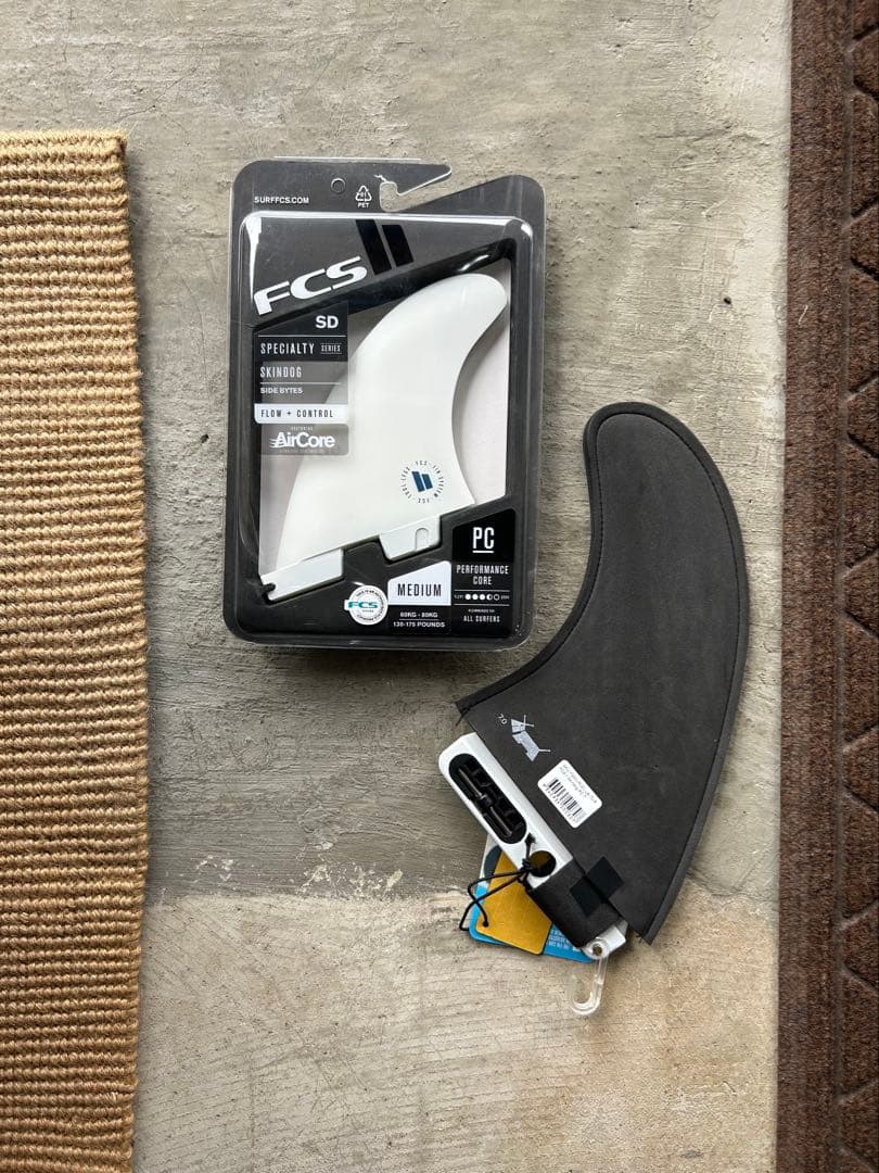 FCSⅡ SKIN DOG センターBOX サイドフィン3枚セット