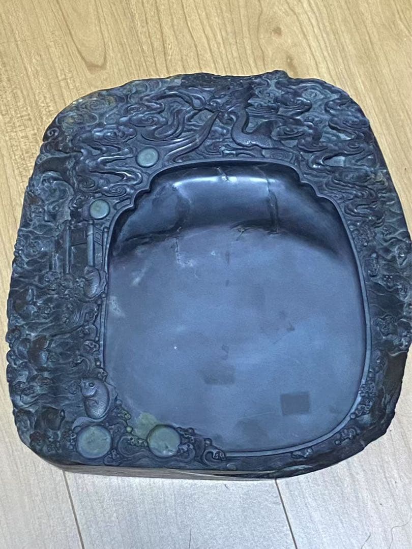 中国端溪硯石眼硯老坑龍魚彫文房四宝 年代物32cmx32x7.9cm重 10kg