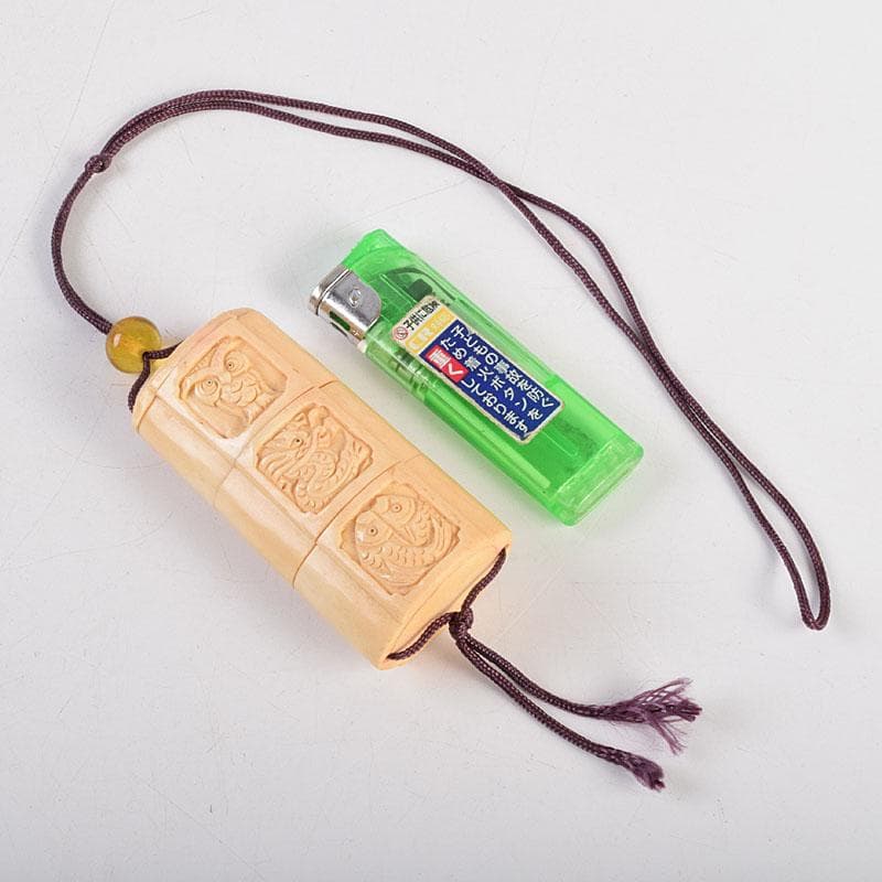 時代提げ物　獣骨彫刻　梟龍魚彫　印籠　薬入　緒締め玉　C　9204