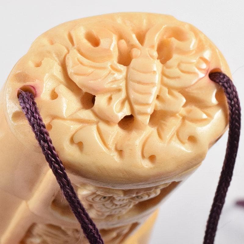 時代提げ物　獣骨彫刻　梟龍魚彫　印籠　薬入　緒締め玉　C　9204