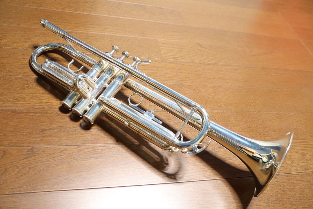 シルバー トランペット ケース付き