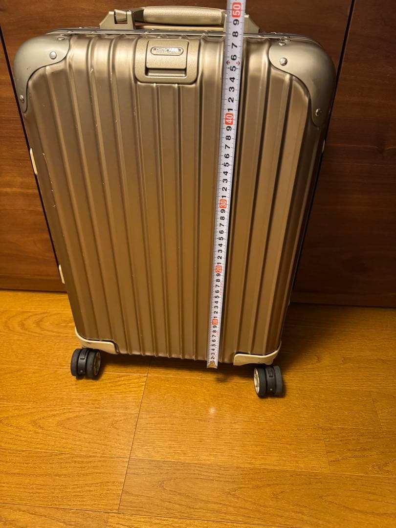 【美品】大人気リモワ32リットル　ゴールドキャリーケース