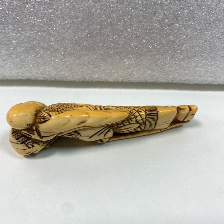 根付　寸法（cm）3.4x2.0x高7.9