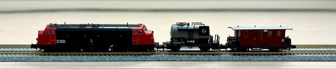 Nゲージ 北欧のミニ列車セット（DSBドッグノーズ機関車、タンク車、客車）