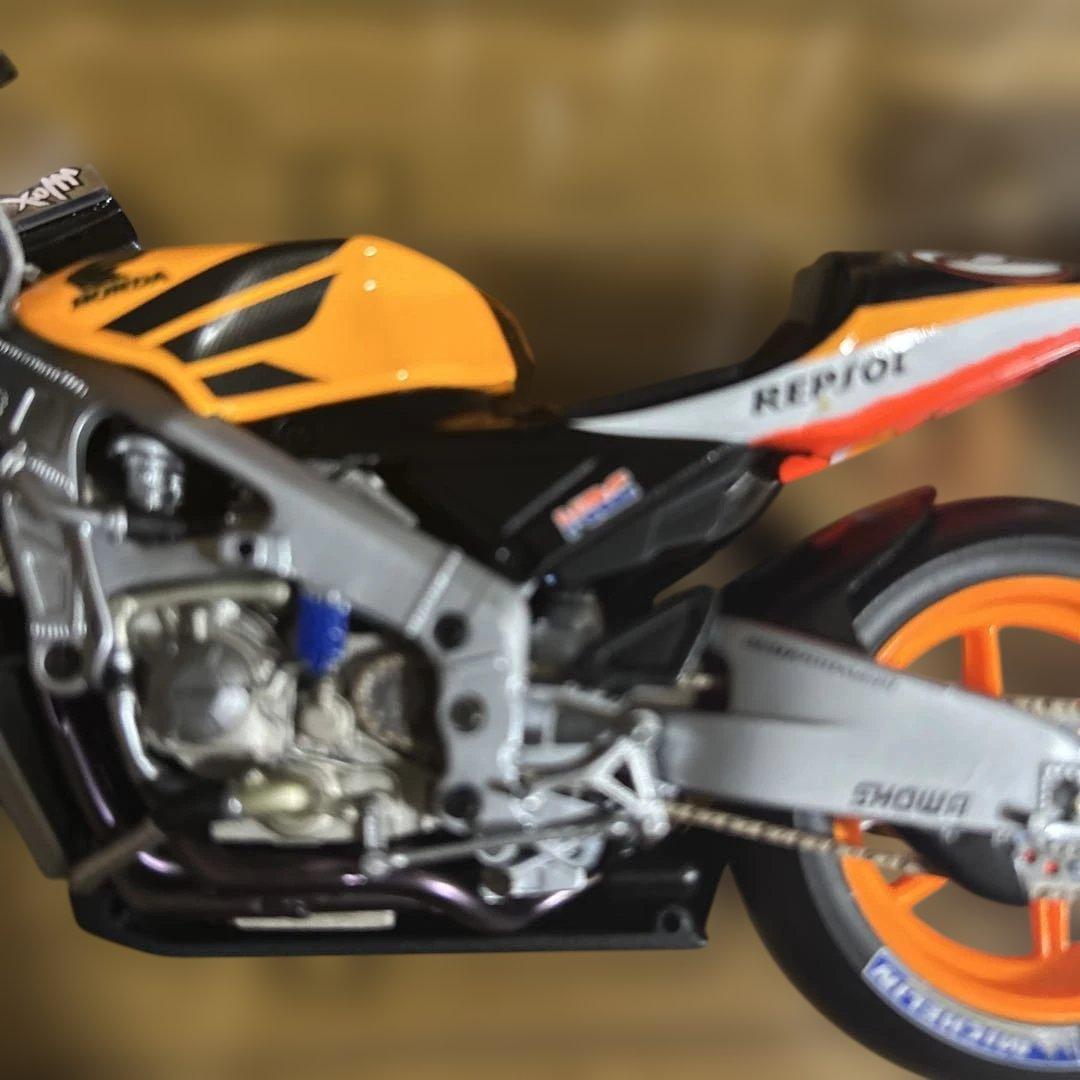 ミニチャンプス MINICHAMPS HONDA RC 211V