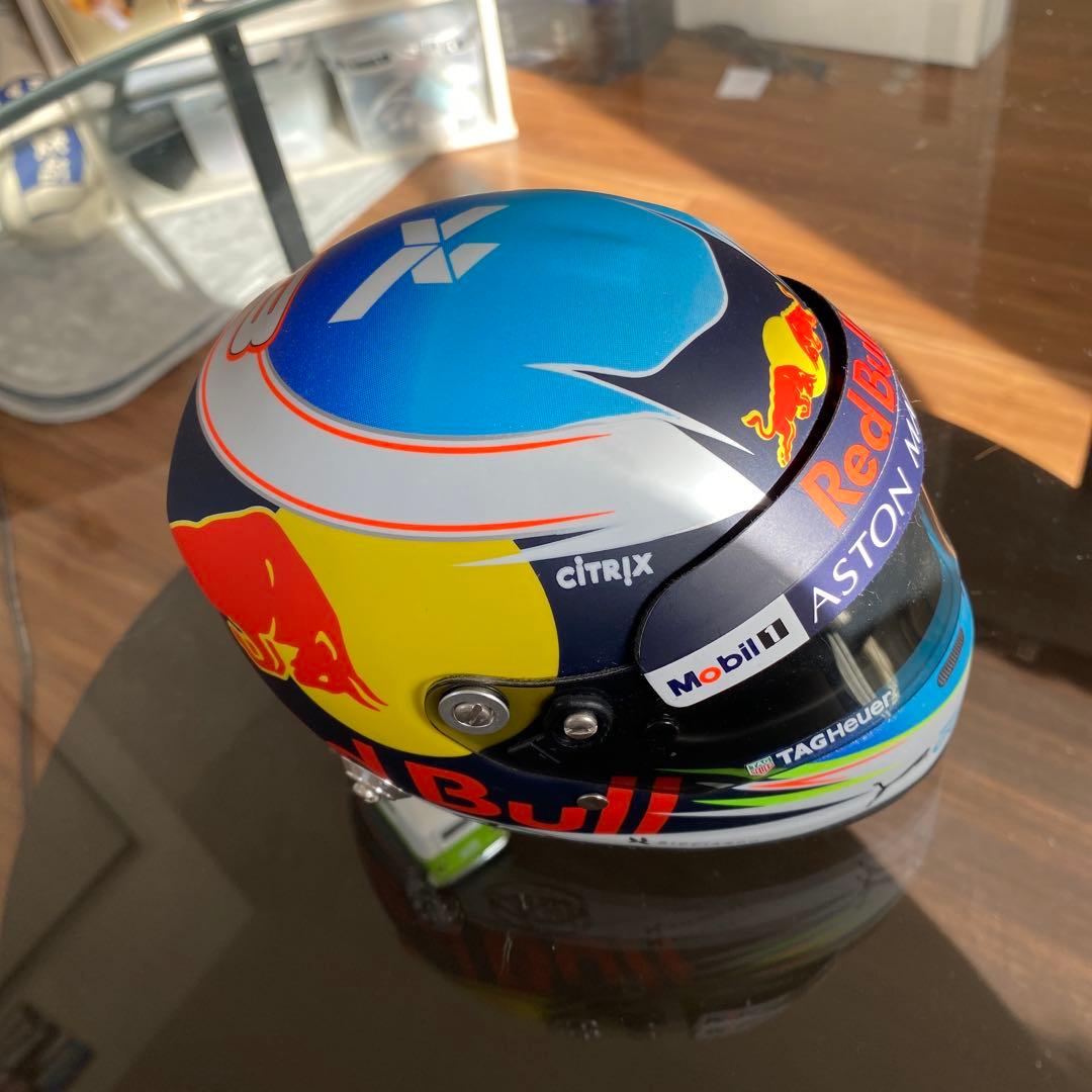 ♦︎レッドブル♦︎ ダニエル・リカルド 2018 1/2スケールミニヘルメット