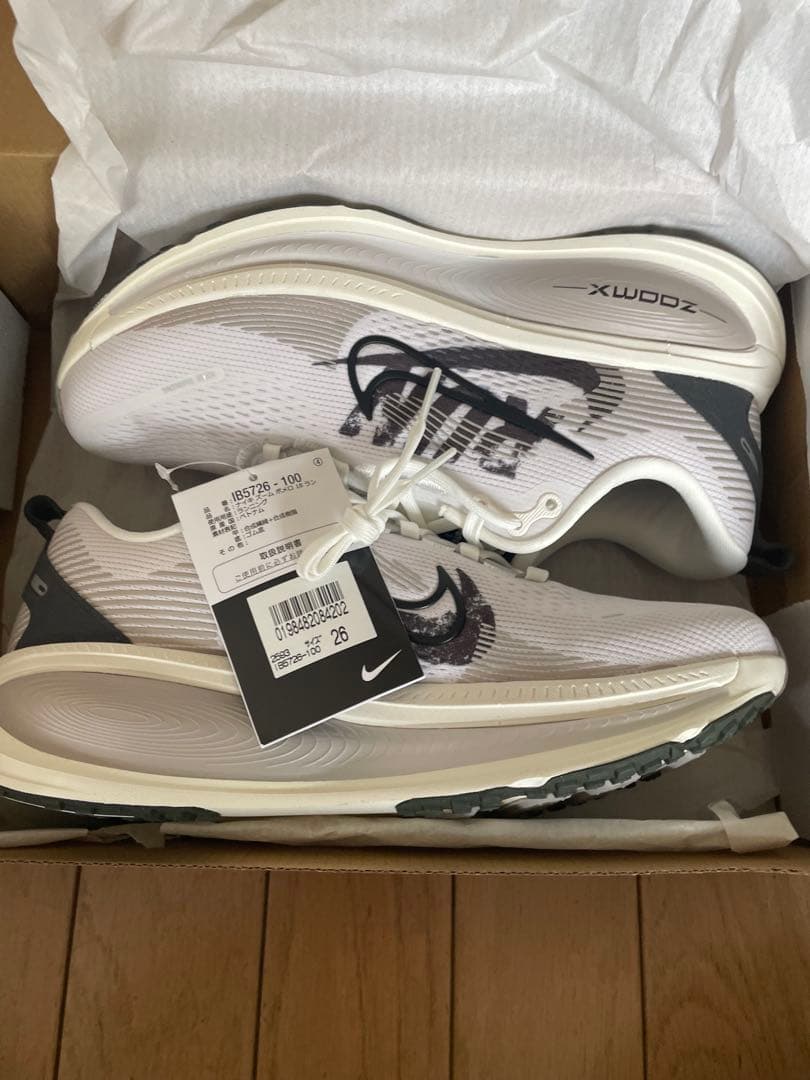 [新品未使用品]ナイキ　ボメロ18 26.0cm