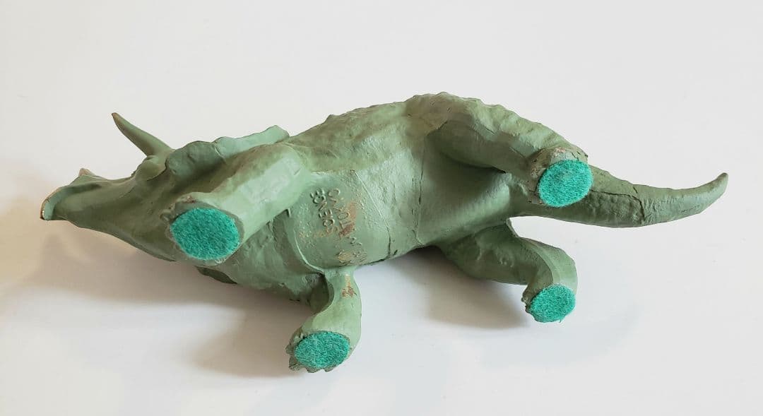 トリケラトプス　国立博物館　フィギュア　金属製