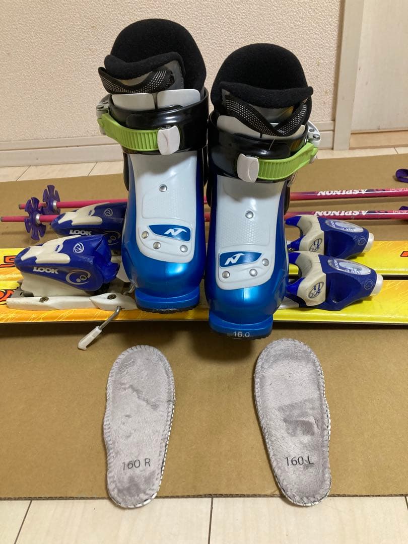 たつKAZAMAキッズ用スキー板90cmブーツ16-17.5cmストック