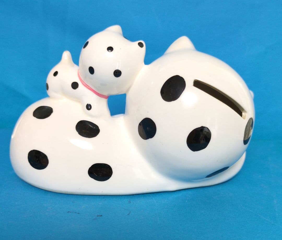 1970年代 内藤ルネ　黒い水玉模様の眠り親猫と子猫の貯金箱【RUNEシール有】