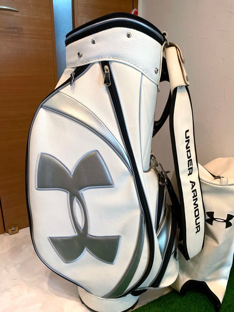 希少　良品　完売　アンダーアーマー　キャディバッグ　本格アスリート　おしゃれ