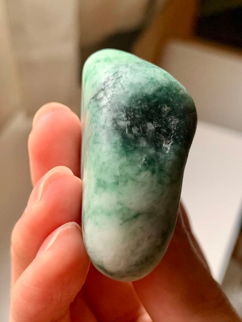 糸魚川ひすい極上の海石　圧砕ろうかん　原石　翡翠　鉱物標本　コン沢　水石　根付