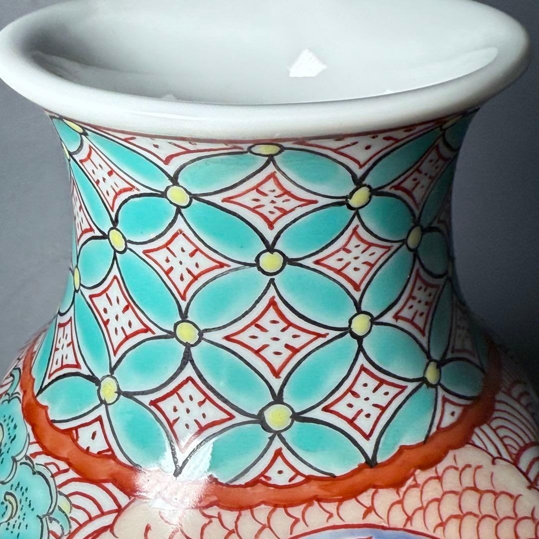 明治〜大正時代　十二代　柿右衛門作　青白磁唐草彫文　色絵龍鳳凰図　小畑家蔵　花瓶