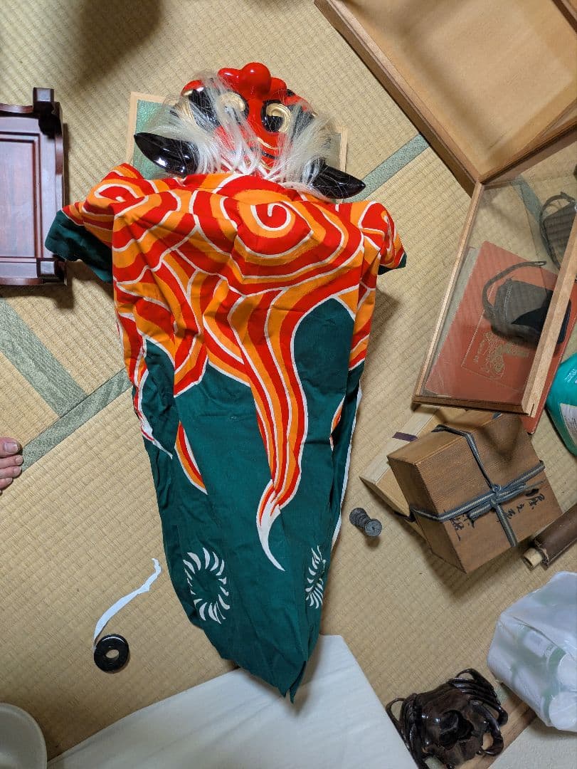 伝統的な獅子舞の置物 ケース付き