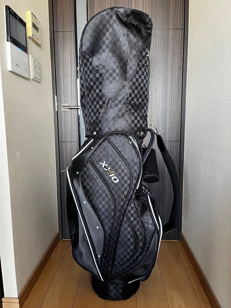 専用　極美品XXIOゼクシオ 軽量キャディバッグ　ブラックチェック　ペットボトル