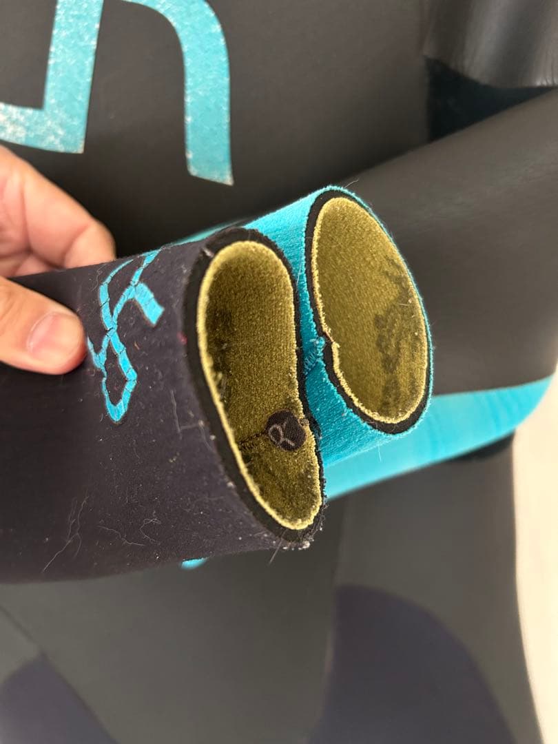 シーズンオフ近し　最終値下げ　RASH セミドライ　ネックエントリー　５ミリ