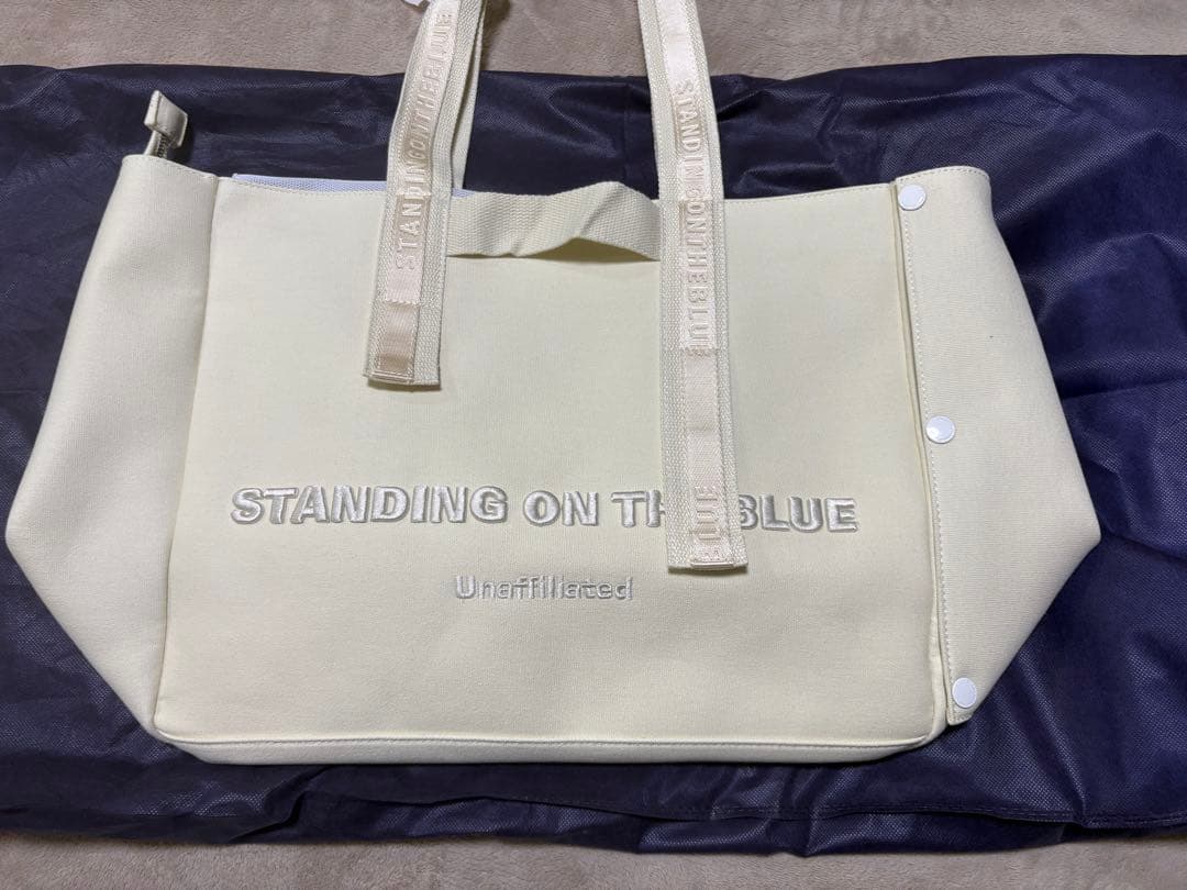 STANDING ON THE BLUEキャリーバッグ 大容量 クリーム色