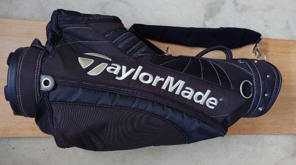 TaylorMade ゴルフバッグ 黒 赤内側