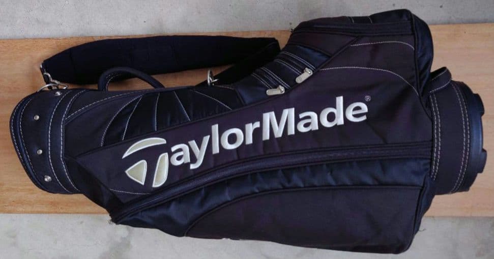 TaylorMade ゴルフバッグ 黒 赤内側