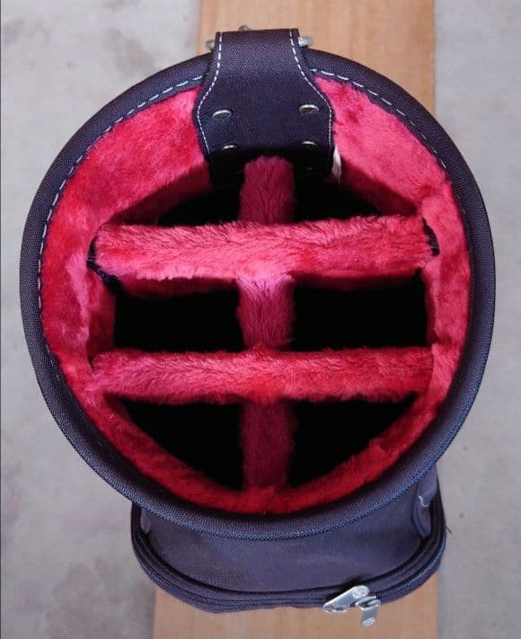 TaylorMade ゴルフバッグ 黒 赤内側