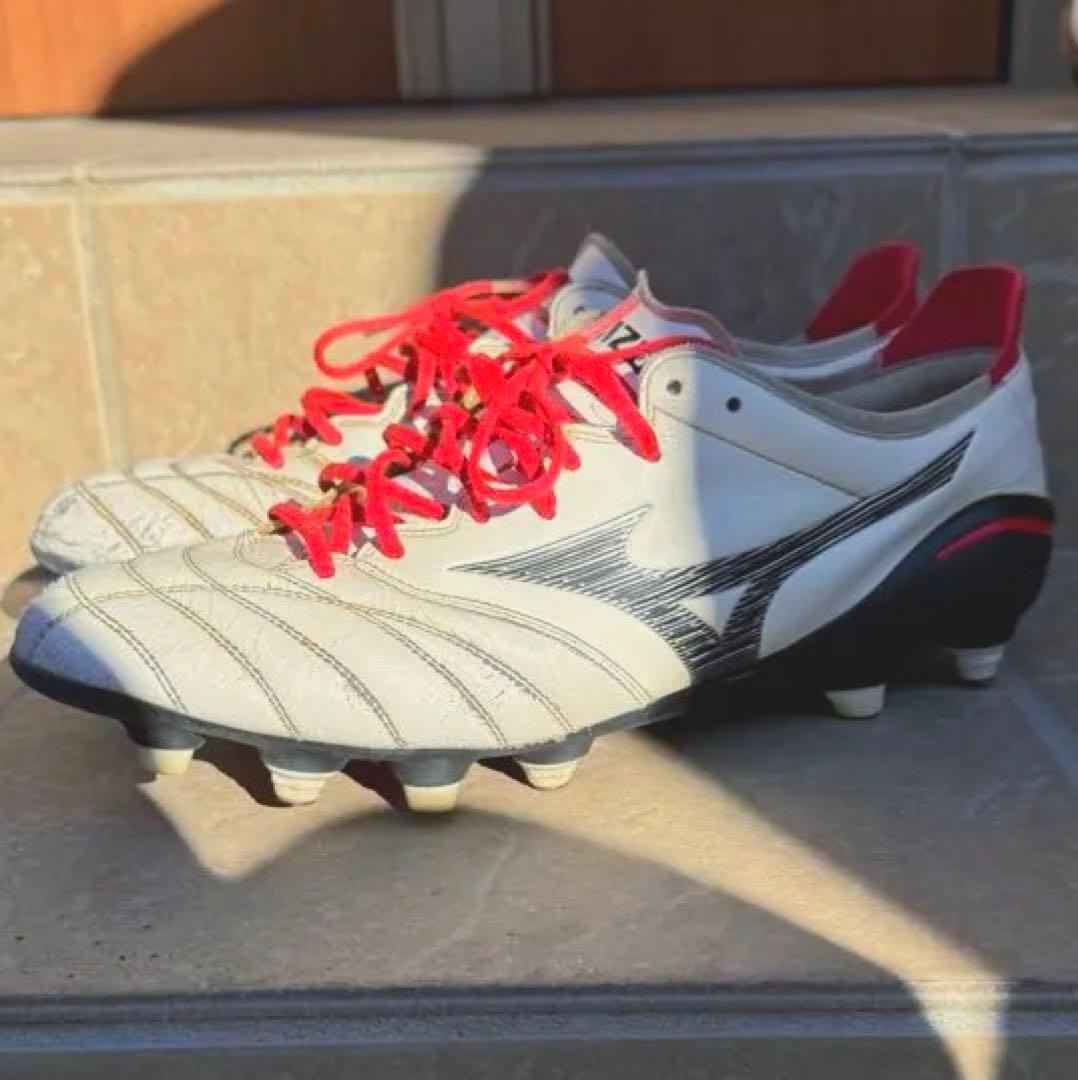 ミズノMORELIA NEO スパイクシューズ ホワイト/レッド